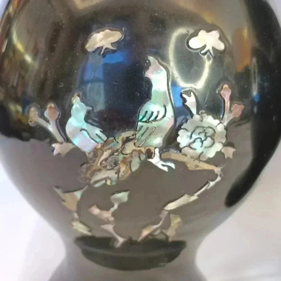 Pair Korean black enamel hand cut abalone vases - Picture 2 of 6